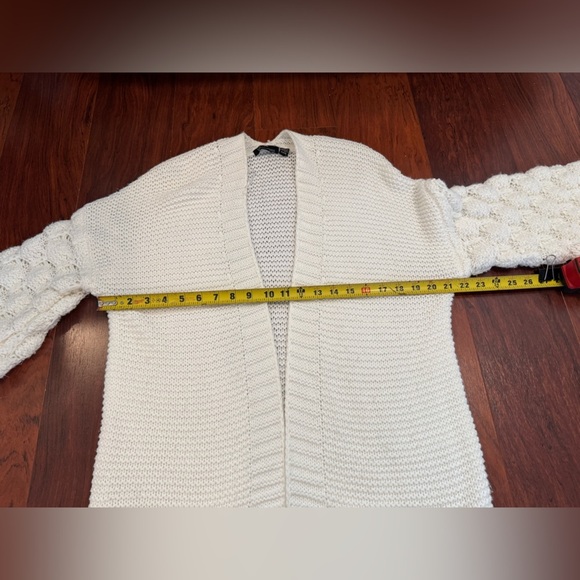 Women's Cream Sweater with Textured Sleeves - Picture 5 of 7